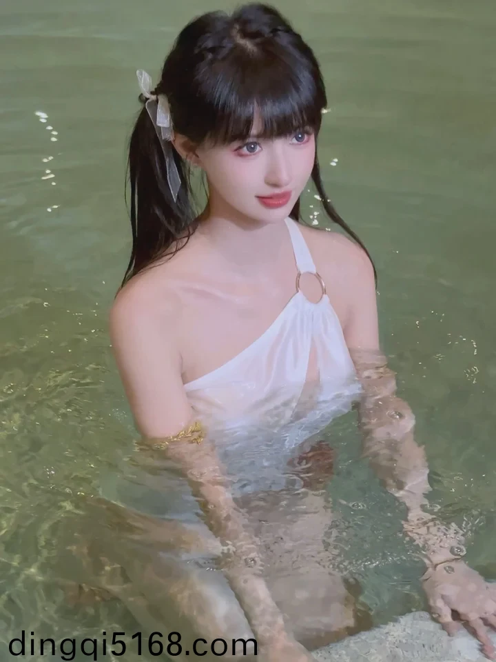 欧美达人秀黑人小伙弹钢琴
